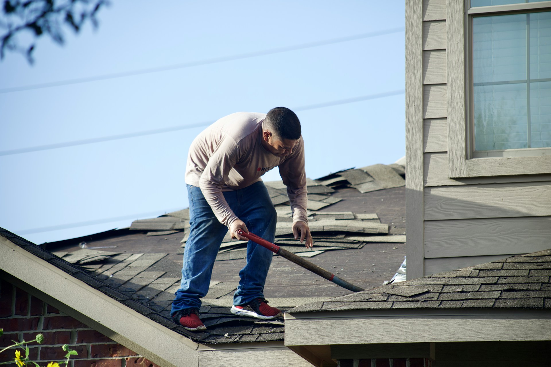Select the Perfect Roofing Material for Your Home with Our Comprehensive Guide