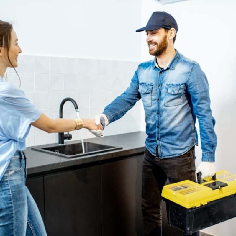 handy-man-with-woman-on-the-kitchen-1024x684